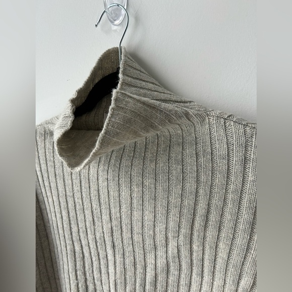 Frank + Oak grey
Wool blend  ribbed cropped oversized sweater - Picture 4 of 12